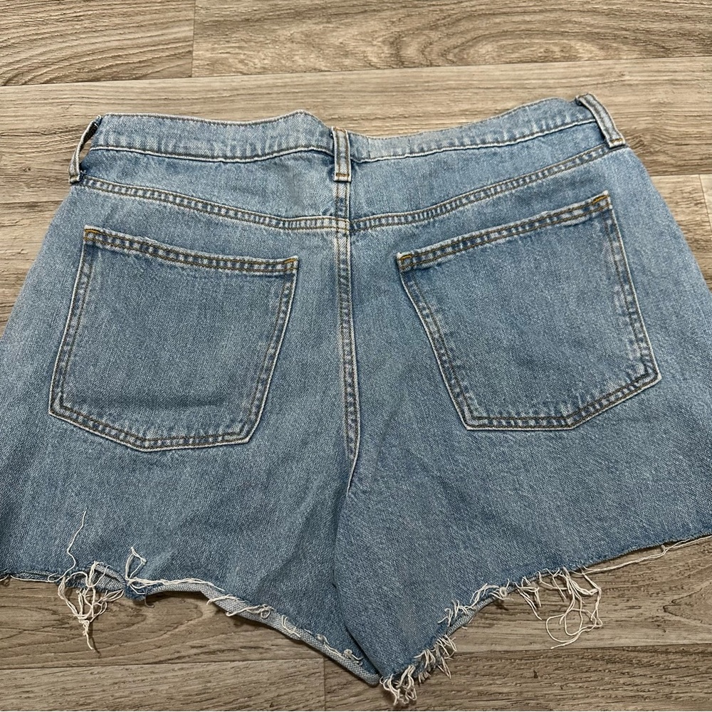 Universal Thread Women’s Mid-Rise Boyfriend Jean Shorts - Picture 5 of 6